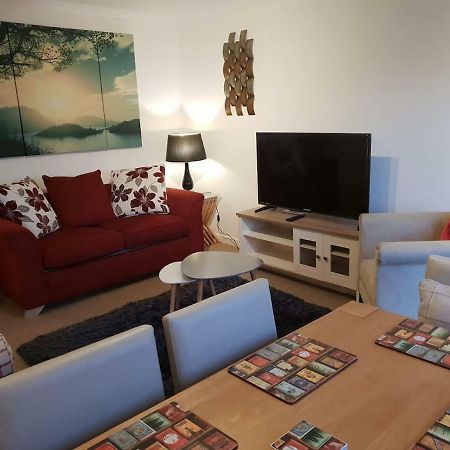 Chic Flat At Hairmyres Hospital & Train Station Lägenhet East Kilbride Exteriör bild