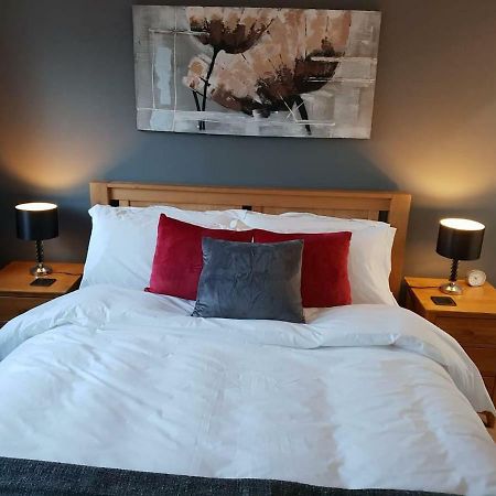 Chic Flat At Hairmyres Hospital & Train Station Lägenhet East Kilbride Exteriör bild