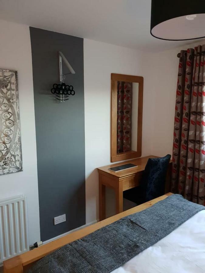 Chic Flat At Hairmyres Hospital & Train Station Lägenhet East Kilbride Exteriör bild