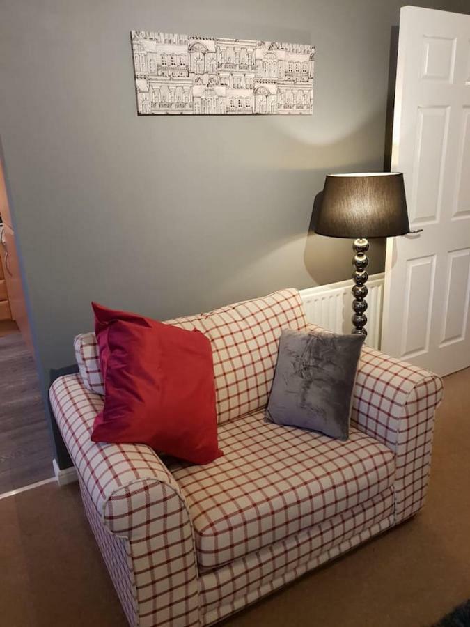 Chic Flat At Hairmyres Hospital & Train Station Lägenhet East Kilbride Exteriör bild