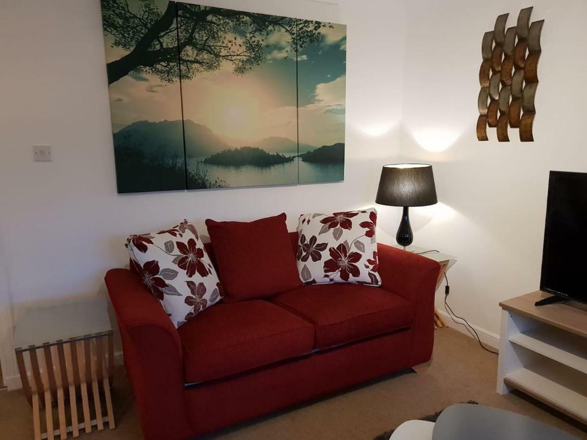 Chic Flat At Hairmyres Hospital & Train Station Lägenhet East Kilbride Exteriör bild