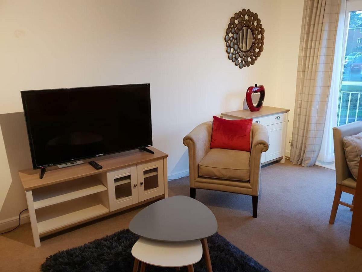 Chic Flat At Hairmyres Hospital & Train Station Lägenhet East Kilbride Exteriör bild